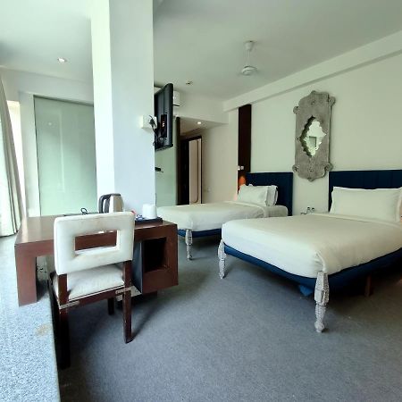 The Sky Imperial Hotel Yahvi 巴罗达 外观 照片