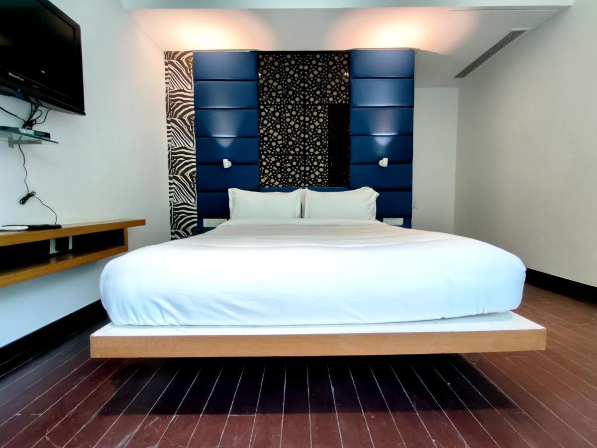 The Sky Imperial Hotel Yahvi 巴罗达 外观 照片