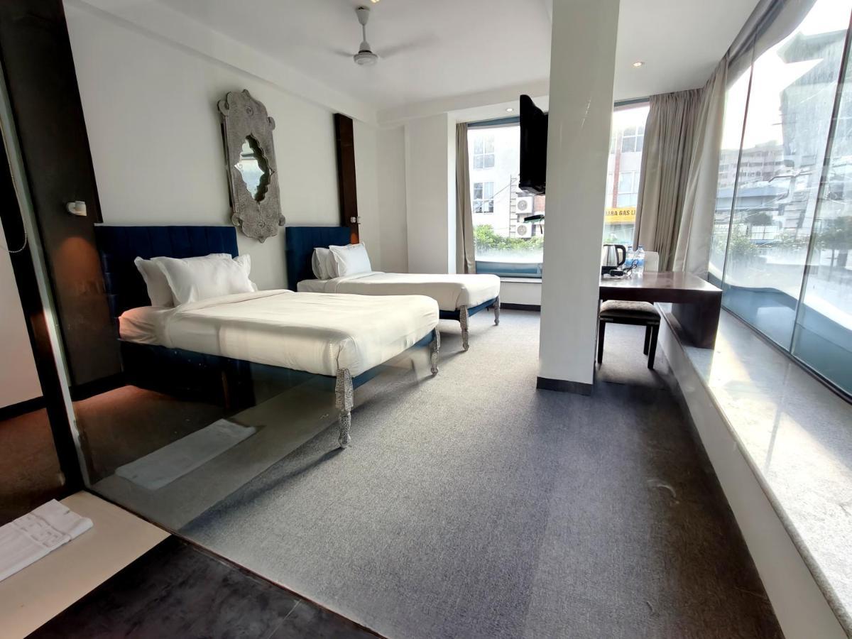The Sky Imperial Hotel Yahvi 巴罗达 外观 照片