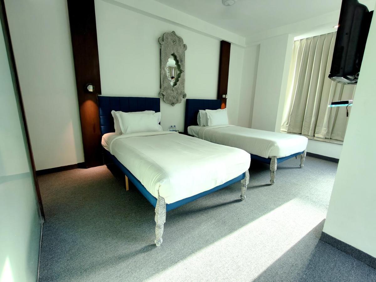 The Sky Imperial Hotel Yahvi 巴罗达 外观 照片